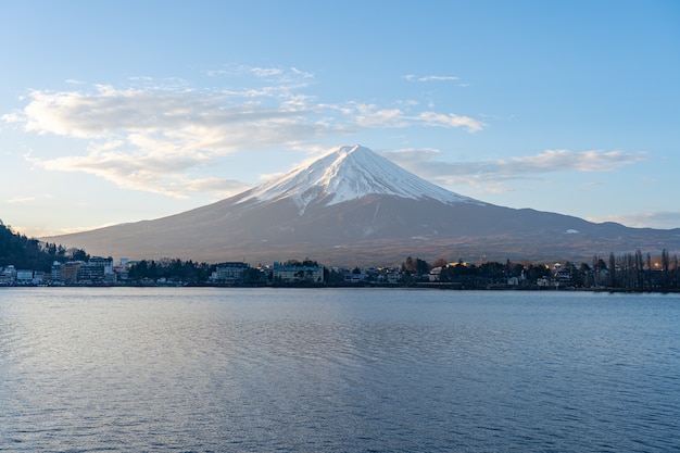 Mount Fuji en Lake Kawaguchiko in Yamanachi, Japan