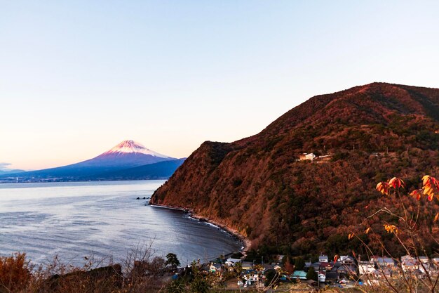 Foto il monte fuji e l'oceano pacifico