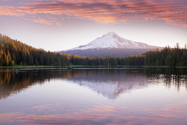 Mount Hood reflectie in Trillium lake Oregon USA Prachtige natuurlijke landschappen