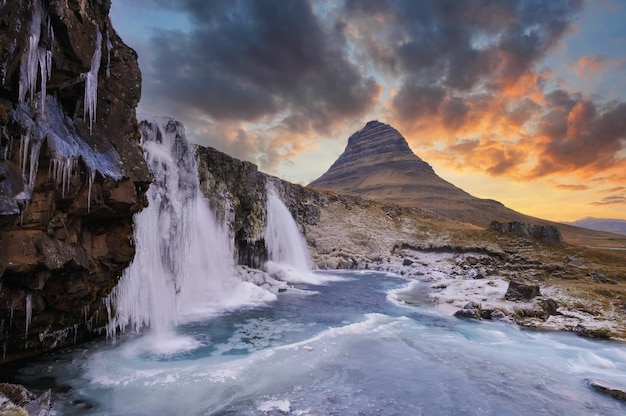 사진 kirkjufell 산 아이슬란드.아이슬란드 해질녘 풍경 차가운 파노라마입니다.