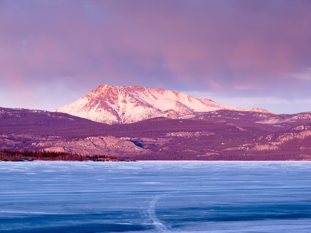 Mount Laurier Lake Laberge 캐나다 유콘 준주