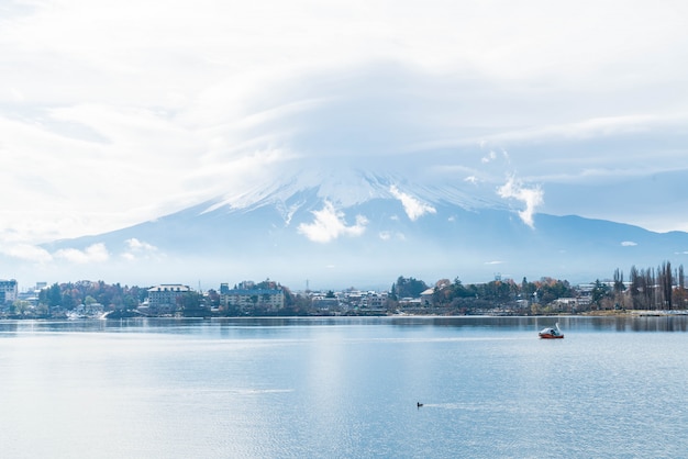 山岳富士山と曇り