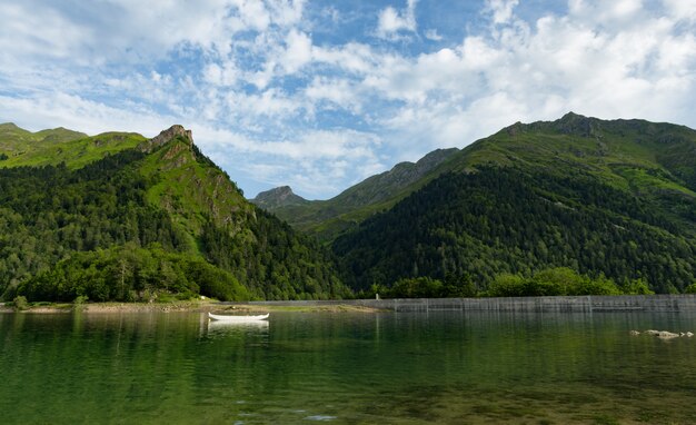 Photo mountain lake in the french pyrenees