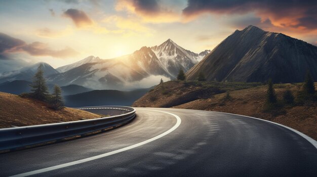 写真 夕暮れの山の風景 アスファルトの曲線が前方に冒険的