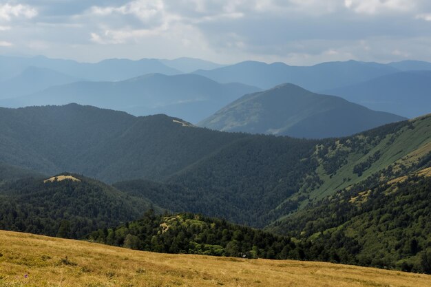 山岳風景の背景