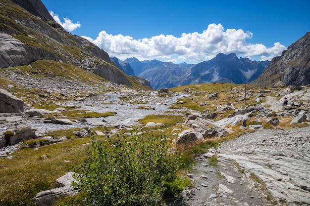 フランスアルプスの山の風景