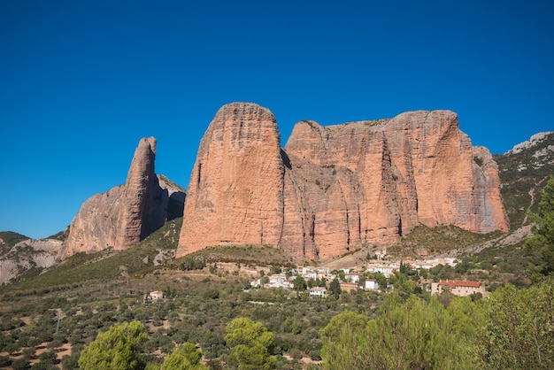 山岳風景Mallos de Riglos、スペイン、アラゴン、ウエスカ州。