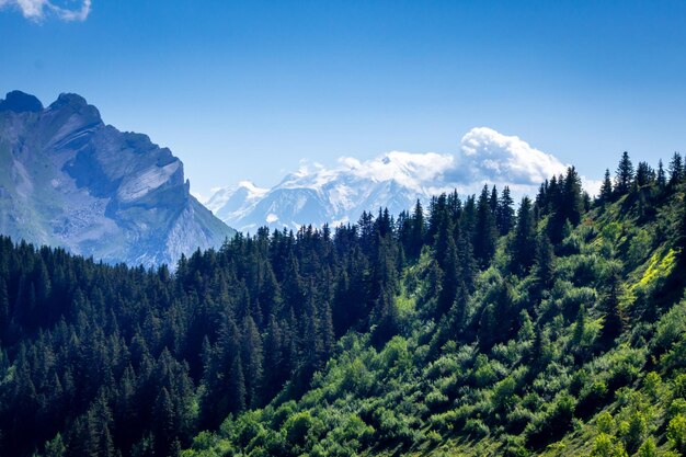 프랑스 오트사부아 라 클루사(La Clusaz)의 산 풍경과 몽블랑(Mont Blanc) 전망