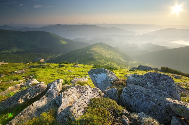 山の風景。