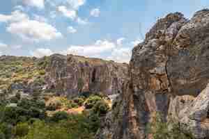 Photo mountain nature in the national reserve - nahal mearot nature preserve near haifa in northern israel