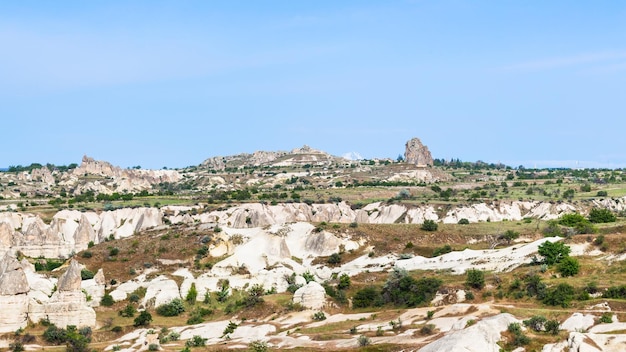 Панорама горы в Каппадокии весной