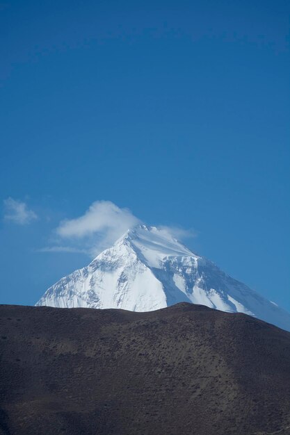 Foto picco di montagna in nepal al mattino fotografia della natura