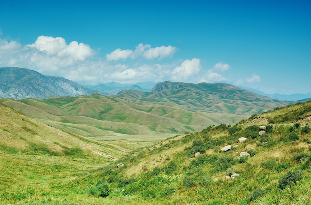 キルギスタン西部のジャララバード地域の山岳高原地区