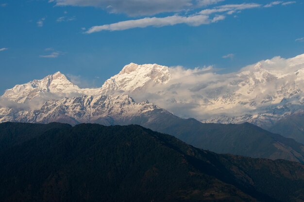 A mountain range with the clouds in the background