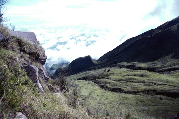 Cresta della montagna con praterie a perdita d'occhio