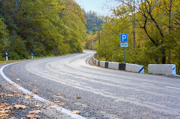 Strada di montagna con tornanti