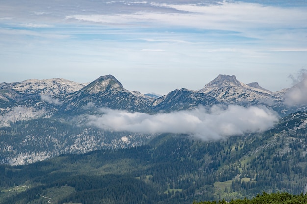 オーストリアアルプスの山の風景