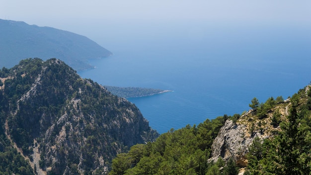 トルコの地中海を背景にした山の風景