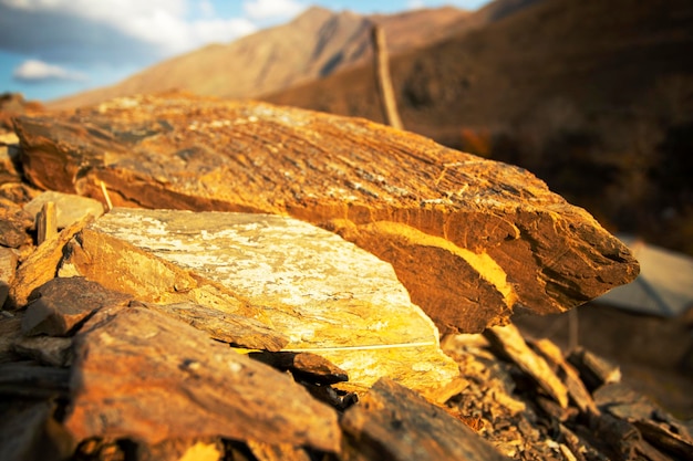 Photo mountain stones in the steppe