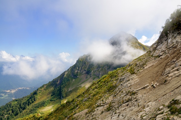 Фото Вершина горы в облаках