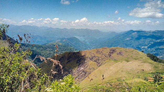 Foto vista delle montagne