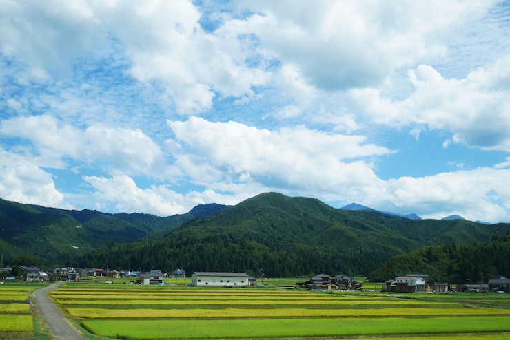 Photo 青い空と雲のある山