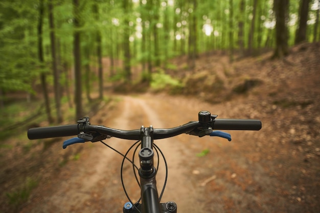 Mountainbike vanuit het oogpunt van de fietser