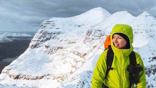 スコットランド、リアサックリッジを登る登山家