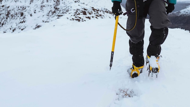 スコットランド、リアサックリッジを登る登山家