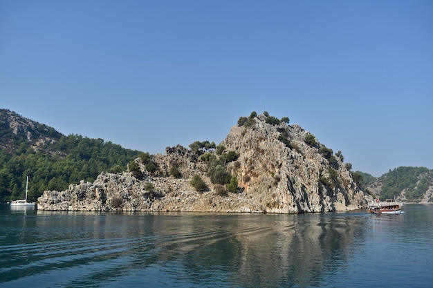 Горный пейзаж на побережье Эгейского моря