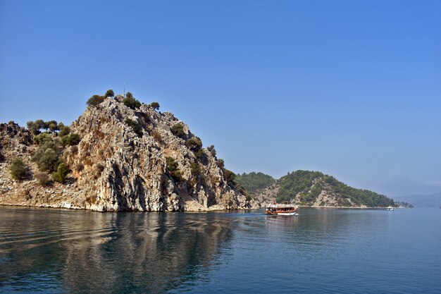 Paesaggio montuoso sulla costa egea