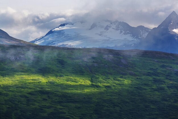 Горы Аляски летом