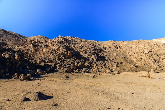 Горы в аравийской пустыне недалеко от города Хургады Египта