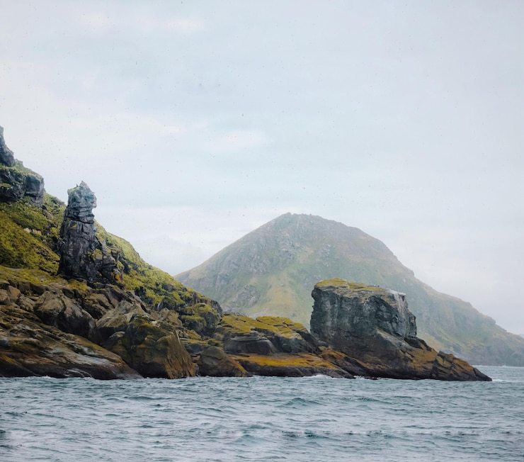 Photo mountains by sea