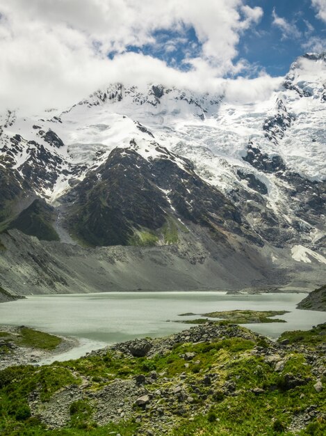 山、湖、草原の風景