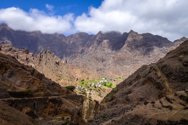 サントアンタオ島、カーボベルデの山の風景