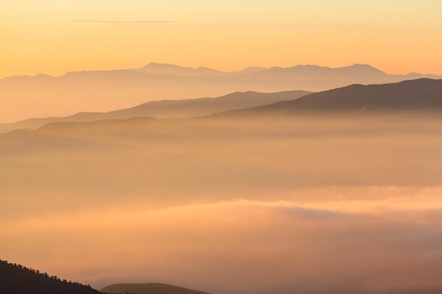 산 실루엣