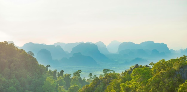 Photo mountains sunset landscape