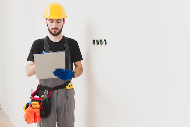 Mounter with tablet at the wall