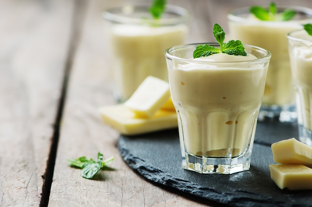 Mousse with white chocolate and mint