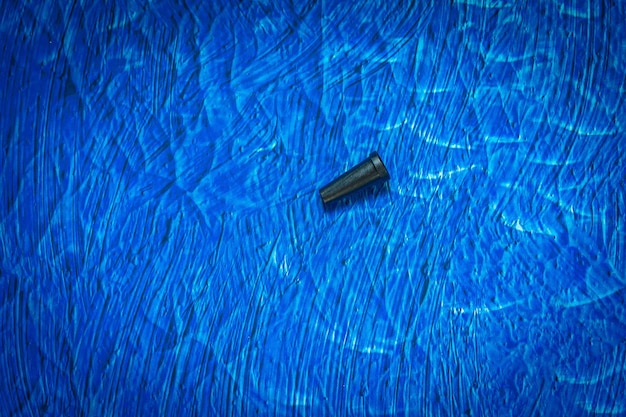 写真 青の背景に水ギセル タバコ水ギセル シーシャ マウスピースのシーシャのマウスピース