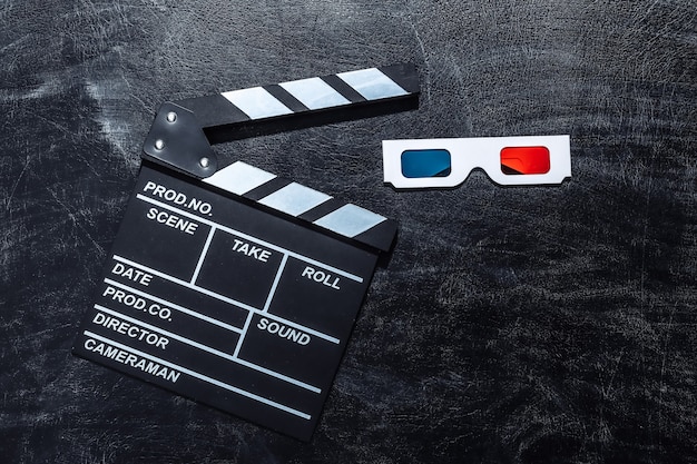 Photo movie clapper board and 3d glasses on chalk blackboard. cinema industry, entertainment