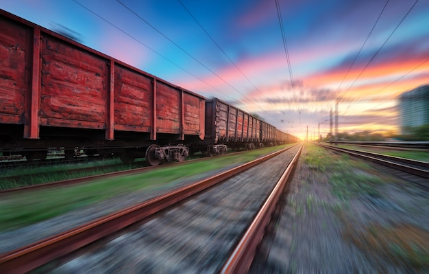 Photo moving freight train at sunset railroad and beautiful sky