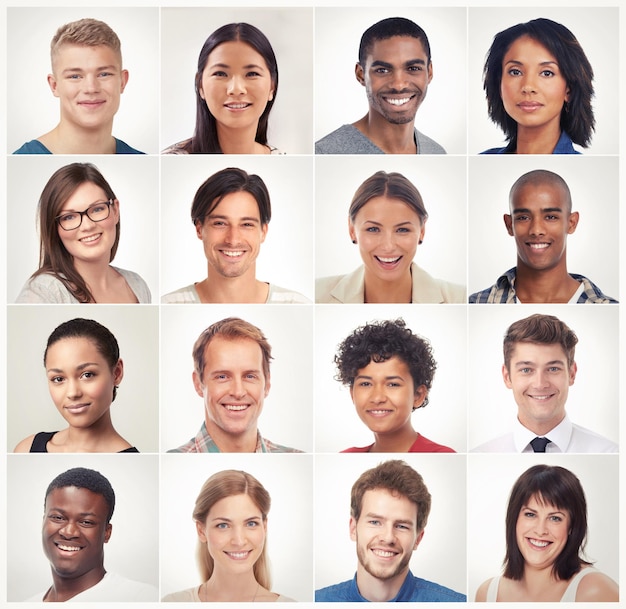 Mozaïekgezichtscollage of portret van gelukkige mensen in een gemeenschapsgroep van diversiteit in de samenleving of ras Headshot land of montage van wereldwijde mannen of vrouwen glimlachen in studio geïsoleerd op witte achtergrond