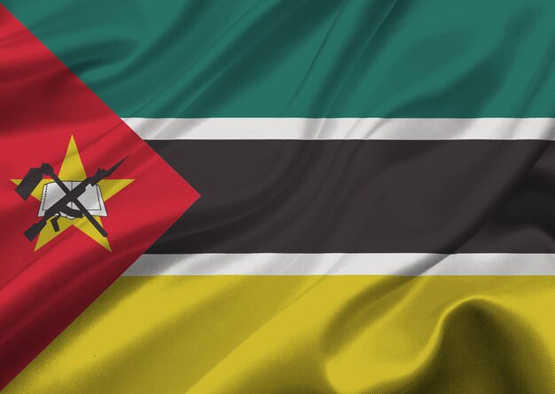 Флаг Мозамбика, машущий на ветру.