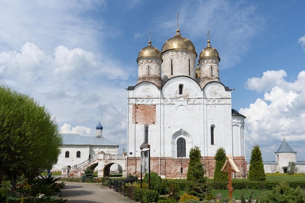 Photo mozhaisk russia may the church of the nativity of the blessed virgin mary is a temple of the russian