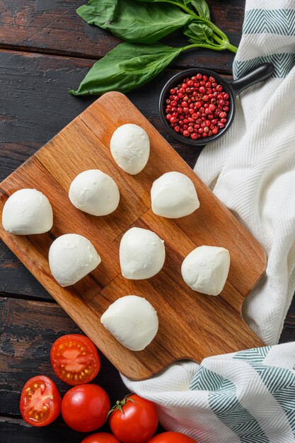 Mozzarella cheese balls with fresh basil leaves and cherry tomatoes