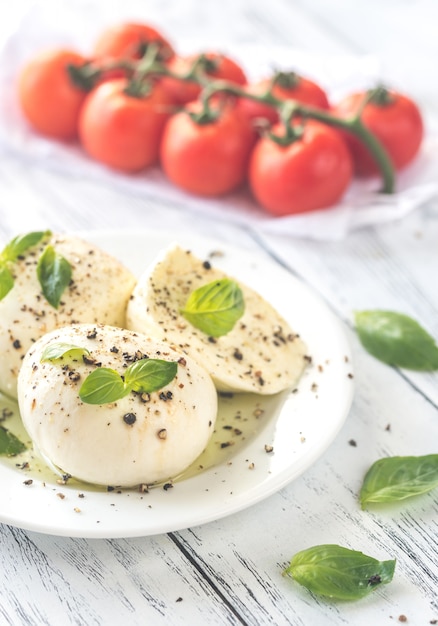 Mozzarella with cherry tomatoes and basil leaves