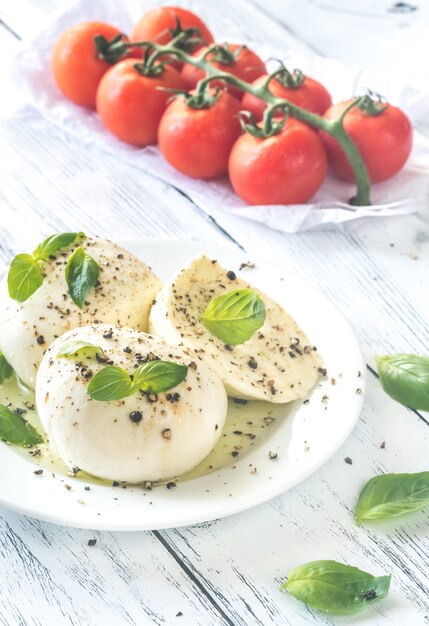 Mozzarella with cherry tomatoes and basil leaves