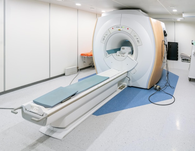 MRI magnetische resonantie imaging scanner machine in ziekenhuiskamer niemand binnen